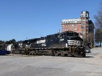 NS 9464 & 9726 lead train E25 towards Glenwood Yard